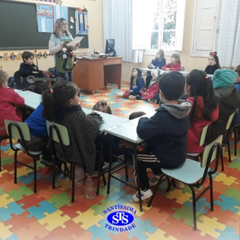 Alunos do Infantil 5 receberam visita especial