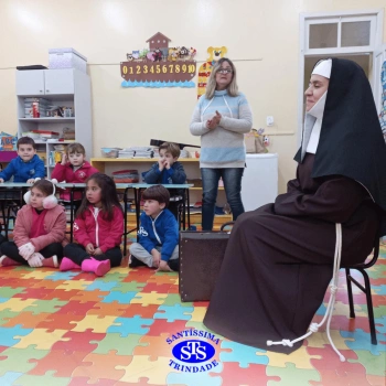Alunos do Infantil 5 receberam visita especial