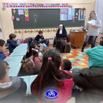 Alunos do Infantil 5 receberam visita especial