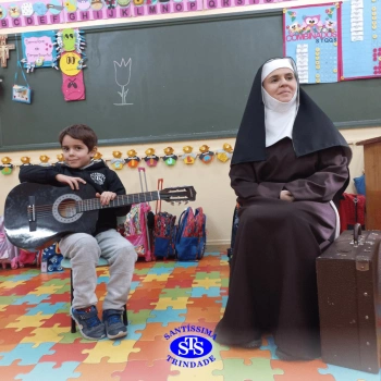 Alunos do Infantil 5 receberam visita especial