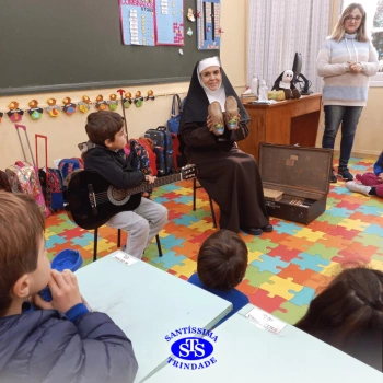 Alunos do Infantil 5 receberam visita especial