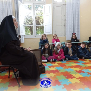 Alunos do Infantil 5 receberam visita especial