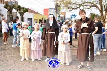Colégio participa de desfile em comemoração aos 203 anos de Cruz Alta