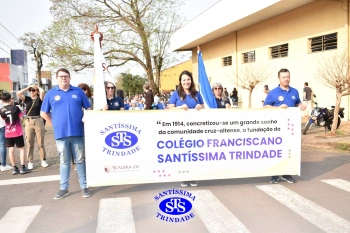 Colégio participa de desfile em comemoração aos 203 anos de Cruz Alta