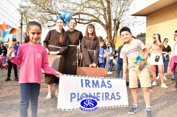 Colégio participa de desfile em comemoração aos 203 anos de Cruz Alta