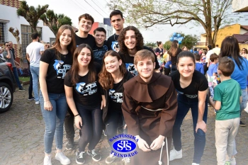 Colégio participa de desfile em comemoração aos 203 anos de Cruz Alta