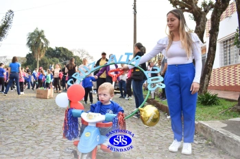 Colégio participa de desfile em comemoração aos 203 anos de Cruz Alta