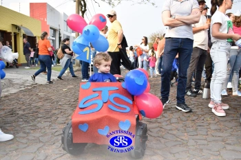 Colégio participa de desfile em comemoração aos 203 anos de Cruz Alta