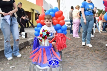 Colégio participa de desfile em comemoração aos 203 anos de Cruz Alta
