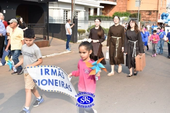 Colégio participa de desfile em comemoração aos 203 anos de Cruz Alta