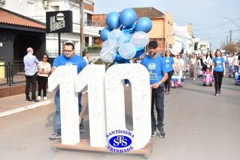 Colégio participa de desfile em comemoração aos 203 anos de Cruz Alta