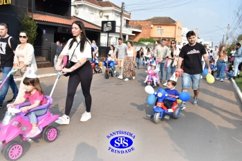 Colégio participa de desfile em comemoração aos 203 anos de Cruz Alta