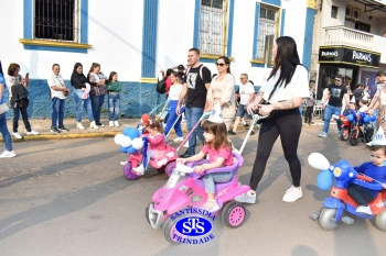 Colégio participa de desfile em comemoração aos 203 anos de Cruz Alta