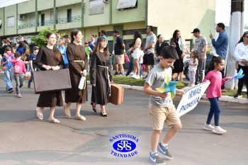 Colégio participa de desfile em comemoração aos 203 anos de Cruz Alta