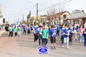 Colégio participa de desfile em comemoração aos 203 anos de Cruz Alta