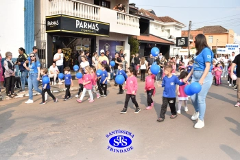 Colégio participa de desfile em comemoração aos 203 anos de Cruz Alta