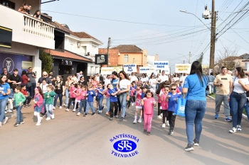 Colégio participa de desfile em comemoração aos 203 anos de Cruz Alta