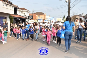 Colégio participa de desfile em comemoração aos 203 anos de Cruz Alta