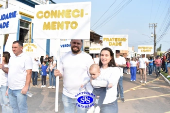 Colégio participa de desfile em comemoração aos 203 anos de Cruz Alta