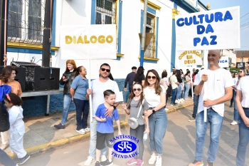 Colégio participa de desfile em comemoração aos 203 anos de Cruz Alta