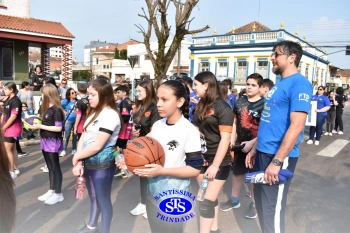 Colégio participa de desfile em comemoração aos 203 anos de Cruz Alta