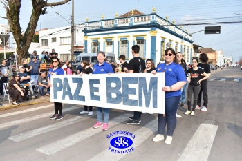 Colégio participa de desfile em comemoração aos 203 anos de Cruz Alta
