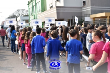 Colégio participa de desfile em comemoração aos 203 anos de Cruz Alta