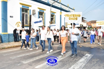 Colégio participa de desfile em comemoração aos 203 anos de Cruz Alta