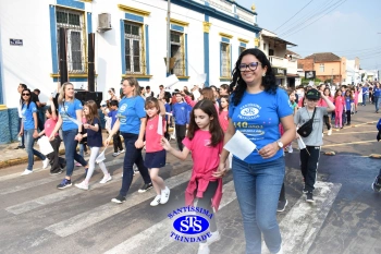 Colégio participa de desfile em comemoração aos 203 anos de Cruz Alta