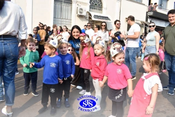 Colégio participa de desfile em comemoração aos 203 anos de Cruz Alta