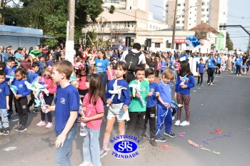 Colégio participa de desfile em comemoração aos 203 anos de Cruz Alta