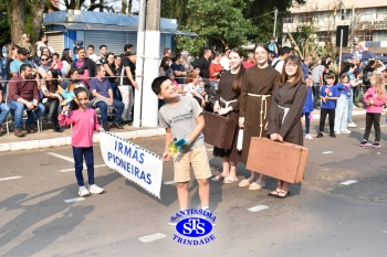 Colégio participa de desfile em comemoração aos 203 anos de Cruz Alta
