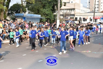 Colégio participa de desfile em comemoração aos 203 anos de Cruz Alta