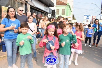 Colégio participa de desfile em comemoração aos 203 anos de Cruz Alta