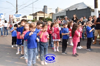 Colégio participa de desfile em comemoração aos 203 anos de Cruz Alta