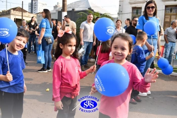 Colégio participa de desfile em comemoração aos 203 anos de Cruz Alta