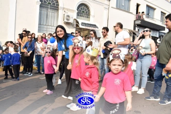 Colégio participa de desfile em comemoração aos 203 anos de Cruz Alta