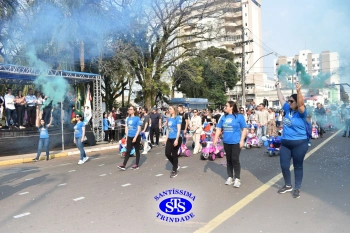 Colégio participa de desfile em comemoração aos 203 anos de Cruz Alta