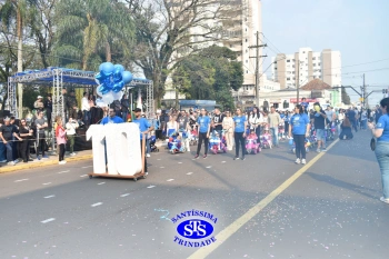 Colégio participa de desfile em comemoração aos 203 anos de Cruz Alta