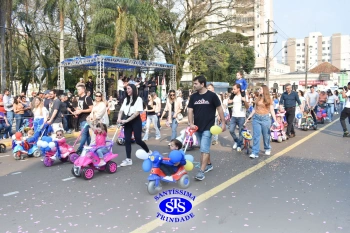 Colégio participa de desfile em comemoração aos 203 anos de Cruz Alta