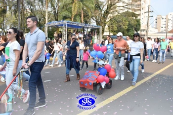 Colégio participa de desfile em comemoração aos 203 anos de Cruz Alta