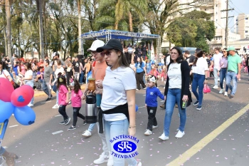 Colégio participa de desfile em comemoração aos 203 anos de Cruz Alta