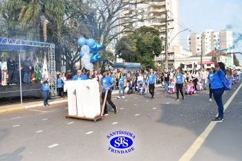 Colégio participa de desfile em comemoração aos 203 anos de Cruz Alta