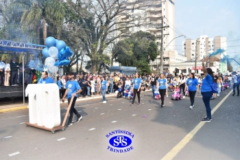 Colégio participa de desfile em comemoração aos 203 anos de Cruz Alta