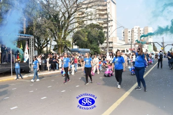 Colégio participa de desfile em comemoração aos 203 anos de Cruz Alta