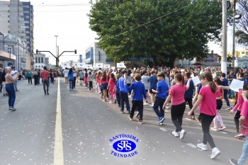 Colégio participa de desfile em comemoração aos 203 anos de Cruz Alta