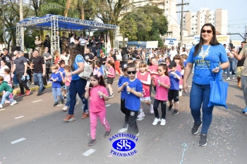 Colégio participa de desfile em comemoração aos 203 anos de Cruz Alta
