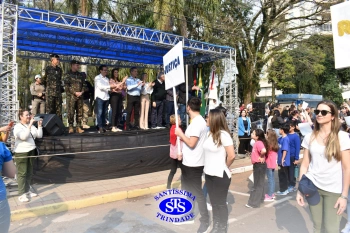 Colégio participa de desfile em comemoração aos 203 anos de Cruz Alta