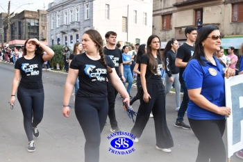 Colégio participa de desfile em comemoração aos 203 anos de Cruz Alta