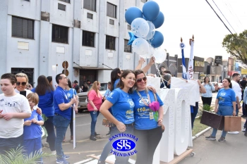 Colégio participa de desfile em comemoração aos 203 anos de Cruz Alta